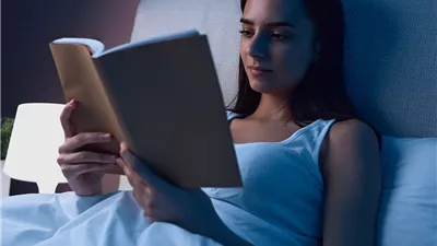 قراءة مشتركة قبل النوم تعمق صداقة المراهقين