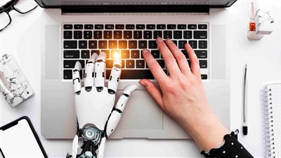 أدوات كتابة المحتوى بالذكاء الاصطناعي: هل تهدد وظائف الصحفيين؟ 