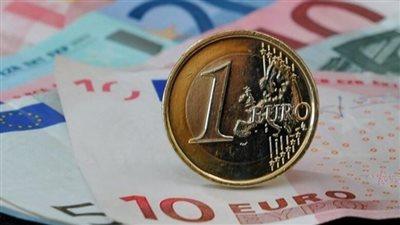 اليورو يتراجع بعد إشارات الفدرالي بتثبيت الفائدة