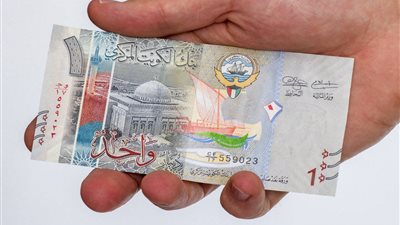 الدينار الكويتي يسجل أعلى قيمة إقليمية عند 3.26 دولار