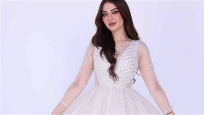 أكمام بالون شفافة تميز فساتين السهرة الشبابية