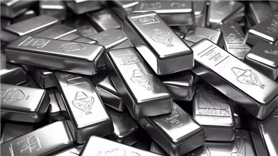 الفضة تهبط إلى 29 دولاراً مع زيادة المعروض الصناعي