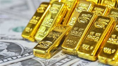 الذهب يحافظ على مستوى 2380 دولارًا وسط ضعف الدولار