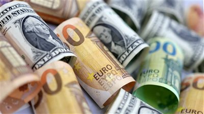 ارتفاع التضخم الأوروبي يزيد ضغوطًا على العملات العربية