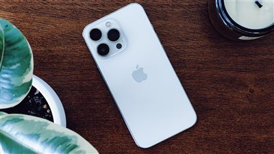 اختبار متانة هاتف iPhone ضد السقوط من مترين