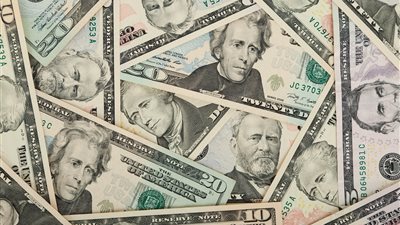 الدرهم الإماراتي يحافظ على استقراره عند 3.672 درهم للدولار وسعر صرفه اليوم في الإمارات