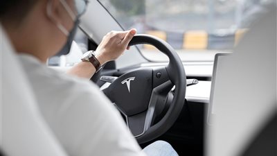 مراجعة شاملة لسيارة تسلا موديل واي 2025 تكشف عن قوة المحرك وزيادة مدى البطارية