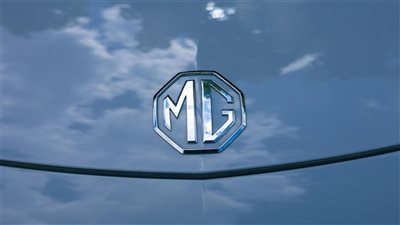 اختبار MG M9 الكهربائي الفاخر: تجربة الجلوس تقلّد الدرجة الأولى في السيارة العائلية