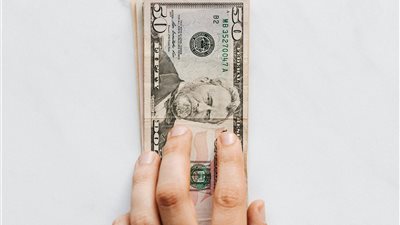 تداول الدرهم الإماراتي يحافظ على مستوياته في ختام التعاملات المصرفية وسعر صرفه ليوم 3 أغسطس 2025