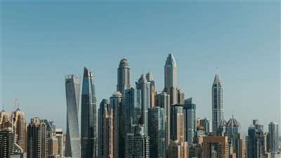 قطاع التصدير غير النفطي في أبوظبي يشهد انتعاشًا واسعًا مدفوعًا بالسياسات الصناعية وجهود التنويع