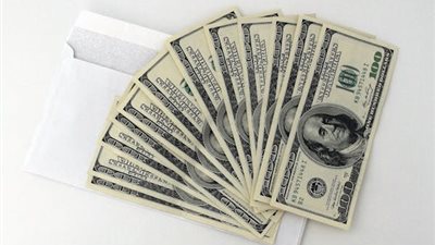 استقرار الدرهم الإماراتي مقابل الدولار الأمريكي وسط حركة حذرة في القطاع المصرفي العقاري وسعر صرفه ليوم 6 أغسطس 2025