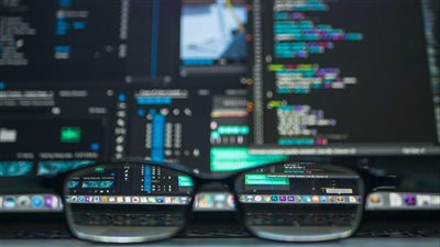 باحثون يؤكدون أن أنظمة الذكاء الاصطناعي وخصوصًا النماذج اللغوية الكبيرة لديها القدرة على إنتاج تفسيرات مخادعة مقنعة