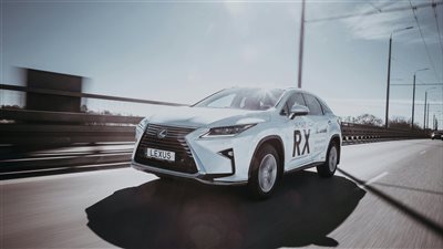 تجربة أولى للسيارة الكهربائية ليكزس RZ 2025 تكشف مفاجأة عجلة القيادة الأسطورية