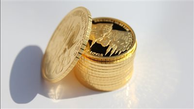 أسعار الذهب العالمية تهبط وسط ترقب المستثمرين للبيانات الاقتصادية والضغوط الجمركية وسعر الذهب في مصر ليوم 13 أغسطس 2025