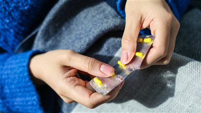 دراسة جديدة تربط بين الحرمان المالي وزيادة خطر الإصابة بمتلازمة كوفيد طويل الأمد