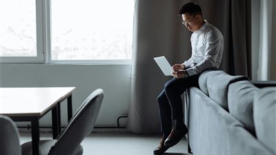 نموذج جديد يعيد تعريف ريادة الأعمال الفردية في العصر الرقمي: فُرص فردية واسعة بفضل الذكاء الاصطناعي