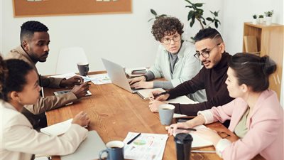 كيف يمكن أن تهتز الأسواق إذا انفجرت فقاعة الذكاء الصناعي؟ تحذيرات تصدم الناس