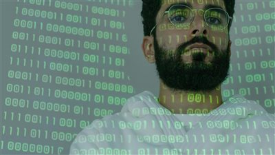 قراءات فلسفية معاصرة تستعرض أثر الذكاء الاصطناعي على الهوية الإنسانية والذات بين الأيديولوجيا والتكنولوجيا
