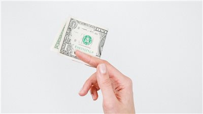 تراجع محدود في سعر الجنيه المصري أمام الدولار وسط توقعات بزيادة المعروض النقدي قصير الأجل ليوم 8 سبتمبر 2025