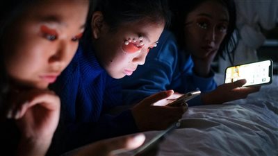 أسلوب الحياة العصري يتجه نحو ديجيتال ديتوكس: إغلاق الهواتف الذكية بعد الساعة الثامنة مساءً يتحول من عادة شخصية إلى حركة تشاركية في مجتمعات مدن كبيرة 