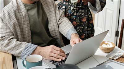 تغيّر خريطة الهجرة الشبابية بعد موجة تسهيلات جديدة في تأشيرات بعض الدول الأوروبية لجذب المهارات التكنولوجية 