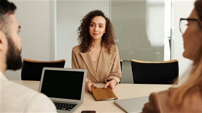 الذكاء الاصطناعي يعيد تشكيل استراتيجيات الموارد البشرية: إطلاق SAP SuccessFactors 2H 2025 لتوجيه المهارات والموظفين