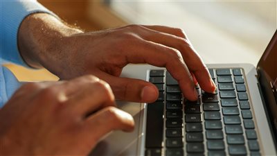 أوراكل تُدمج الذكاء الاصطناعي الوكيل في تطبيقاتها السحابية لتسريع العمليات التجارية الأساسية