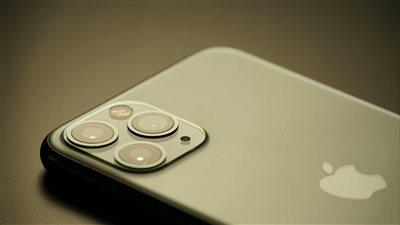مراجعة هاتف iPhone 17 تكشف عن تحسينات جذرية في الكاميرا والبطارية وتقنيات التصوير الذكي