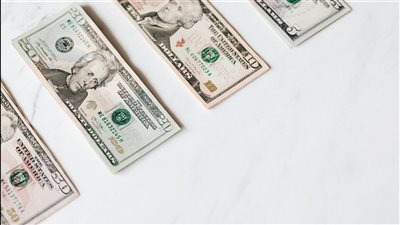 الجنيه المصري يشهد استقراراً حذراً أمام الدولار وسط تدخلات نقدية وتحسن في تحويلات العاملين بالخارج ليوم 27 أكتوبر 2025