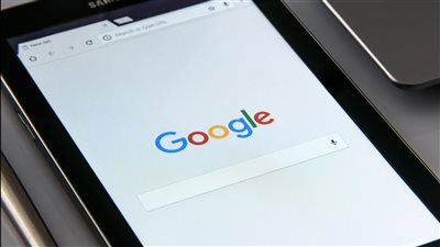 صحف إيطالية تطالب بمراجعة قانونية لميزة Google التي تلخص الأخبار آليًا وتهمش مصادر المحتوى الأصلي