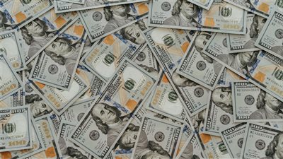 صعود الذكاء الاصطناعي القانوني إلى قمة جديدة: شركات تصل إلى تقييم 5 مليارات دولار وتُعيد رسم ملامح المهنة