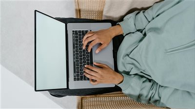 منصات تعليمية متقدمة تشهد إقبالًا متزايدًا على مهارات الحوسبة الأساسية وتطوير الكفاءات الرقمية لتعزيز فرص العمل
