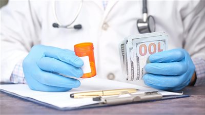 تقارير طبية تحذر من مخاطر تفاعلات دوائية خطيرة عند تناول أدوية نزلات البرد دون استشارة مختصة