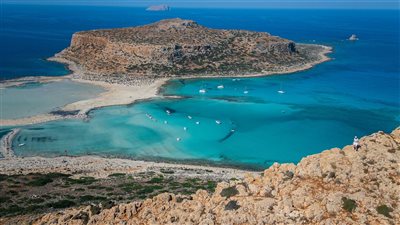 الجزيرة اليونانية كريت وجزيرة غوزو المالطية تبرز كوجهات سفر أخلاقية وثقافية تستحق الزيارة في 2026