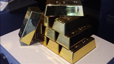 سعر الذهب العالمي يصعد قرب مستويات قياسية مع تباين في الأسعار محليًا ليوم 24 يناير 2026