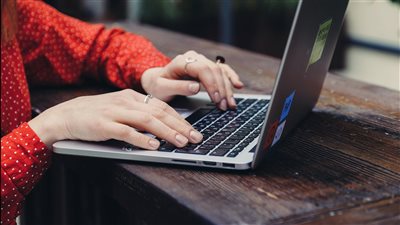 تنظيم رقابي أوروبي يفتح تحقيقًا واسعًا في أداة الذكاء الاصطناعي غروك التابعة لمنصة إكس