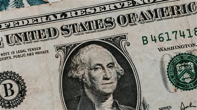 أسعار صرف الجنيه المصري مقابل العملات تشهد ثباتًا نسبيًا مع تراجع طفيف في الدولار ليوم 26 فبراير 2026