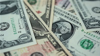سعر الجنيه المصري يتراجع أمام الدولار في تعاملات اليوم السبت 7 مارس 2026