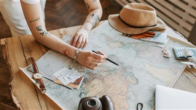 اتجاه متصاعد نحو السفر البطيء يعيد تشكيل خطط الرحلات مع تركيز أكبر على الإقامة الطويلة