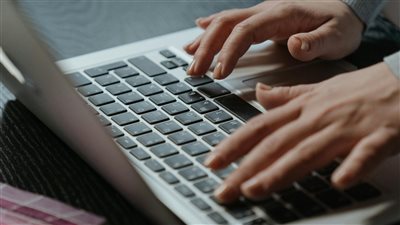 انتشار منصات التعلم المصغر المدعومة بالذكاء الاصطناعي يغيّر طريقة اكتساب المهارات اليومية