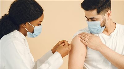 منظمة صحية دولية ترصد تطورات وبائية جديدة وتؤكد أهمية اللقاحات في الحد من انتشار العدوى عالميًا