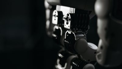 تسارع تطوير الروبوتات الذكية المدعومة بالذكاء الاصطناعي يعيد تشكيل قطاعات الصناعة والخدمات عالميًا